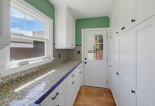 Building Photo - Historic Charm Meets Modern Living – Stunning 5 Bedroom Home on Iconic Myrtle Avenue