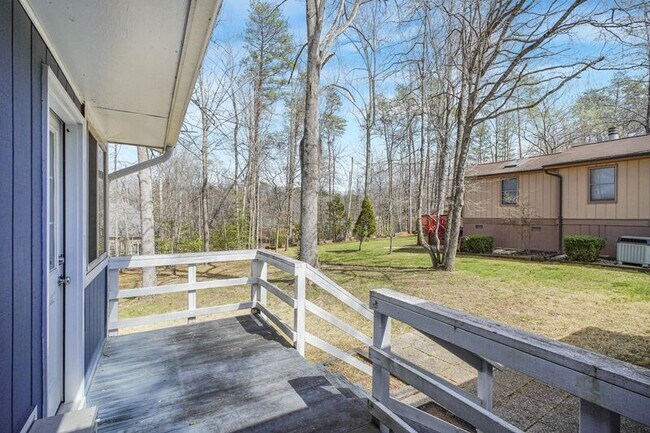 Building Photo - 306 Happy Creek Rd