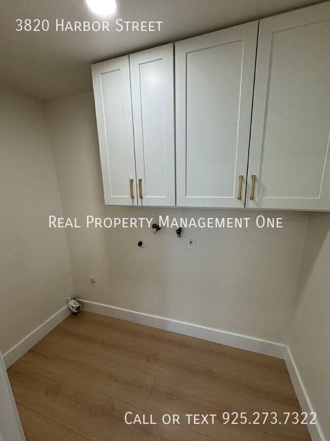 Building Photo - 3820 Harbor St