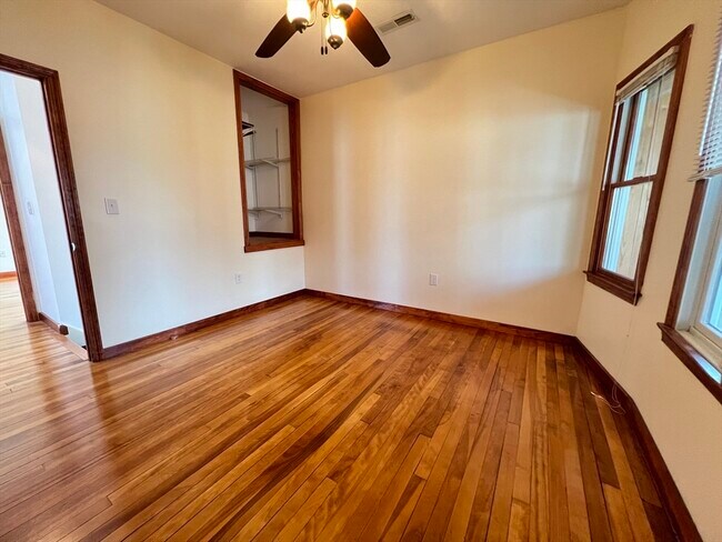 Building Photo - 42 Pinkham Rd