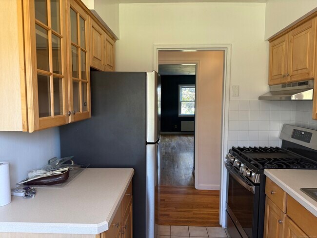 Building Photo - 242 Glenbrook Rd