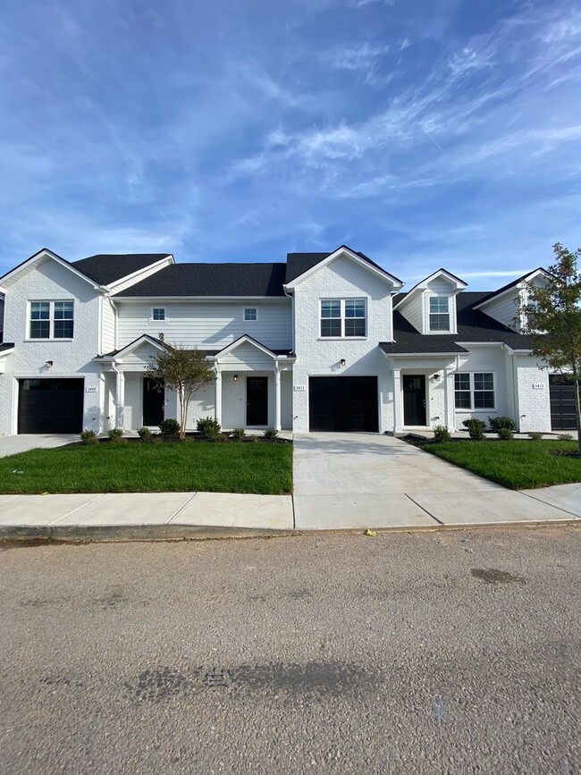 Building Photo - 3 BD 3.5 BA 1 Car Garage Great Location Li...