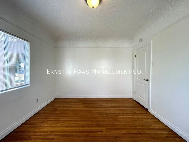 Building Photo - 1411 E Poppy St