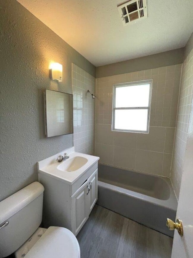 Building Photo - Cute 3 bed in Bethany!