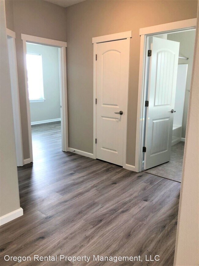 3 br, 2 bath House 451 SE Palomino 451 SE Palomino Ct Sublimity OR