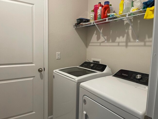 Building Photo - 166 Modesto Dr