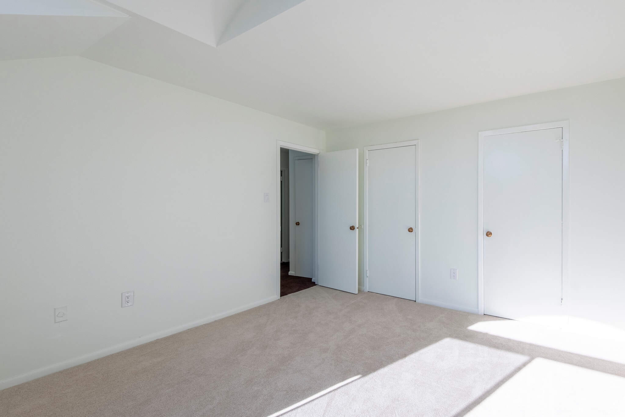 Building Photo - 327 Monroe St