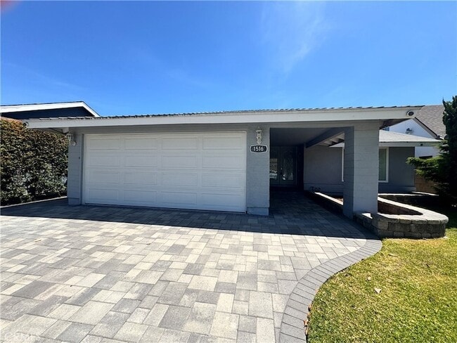Building Photo - 1516 E Cyrene Dr