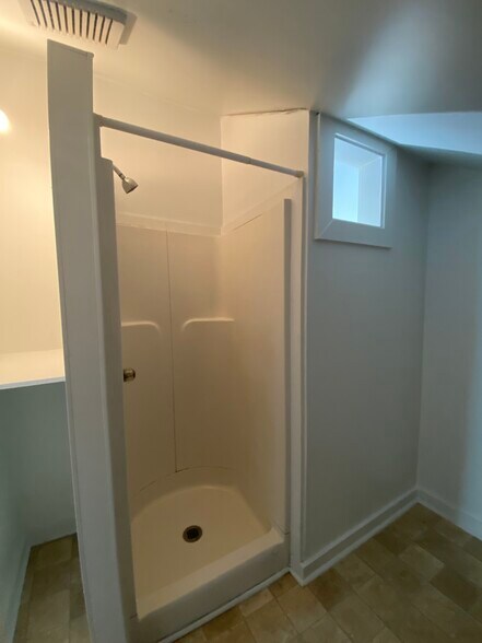 Loft Bedroom - 222 W End Blvd