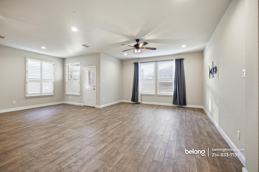 Building Photo - 1832 Chamaeleon Dr