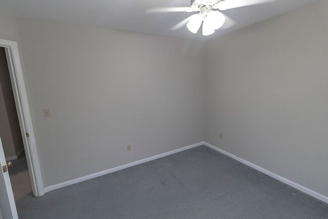 Building Photo - 212-214 Nikki Way