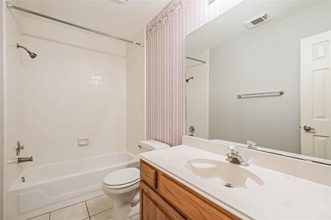 Building Photo - 10218 Hedge Way Dr