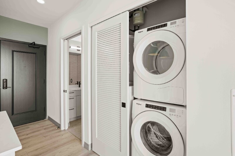 Building Photo - 2133 N Elston Ave