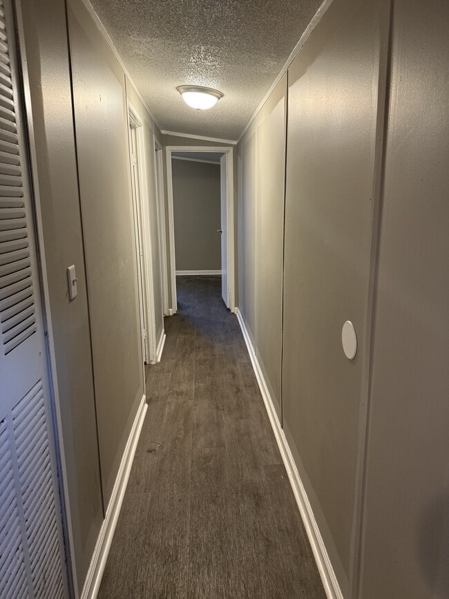 Building Photo - 3131 S Oliver Dr