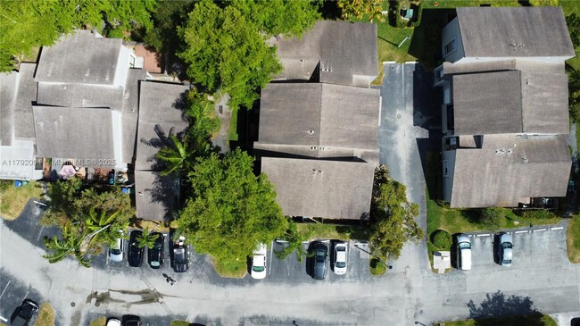 Building Photo - 10619 SW 113th Pl