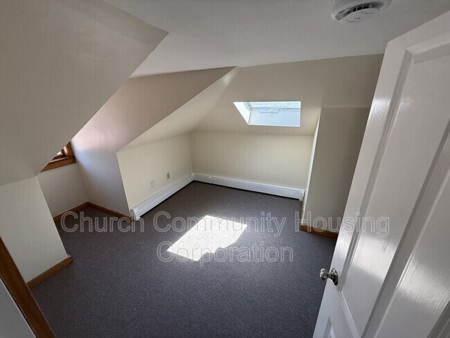 Building Photo - 171 Conanicus Ave
