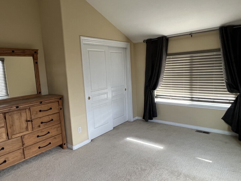 Building Photo - 15074 Lindark St
