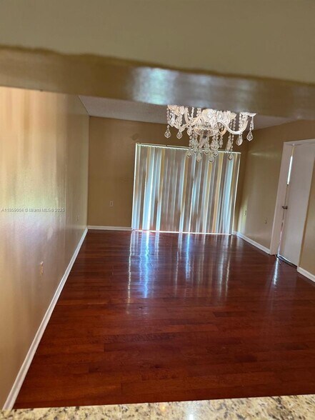 Building Photo - 984 Lake Victoria Dr