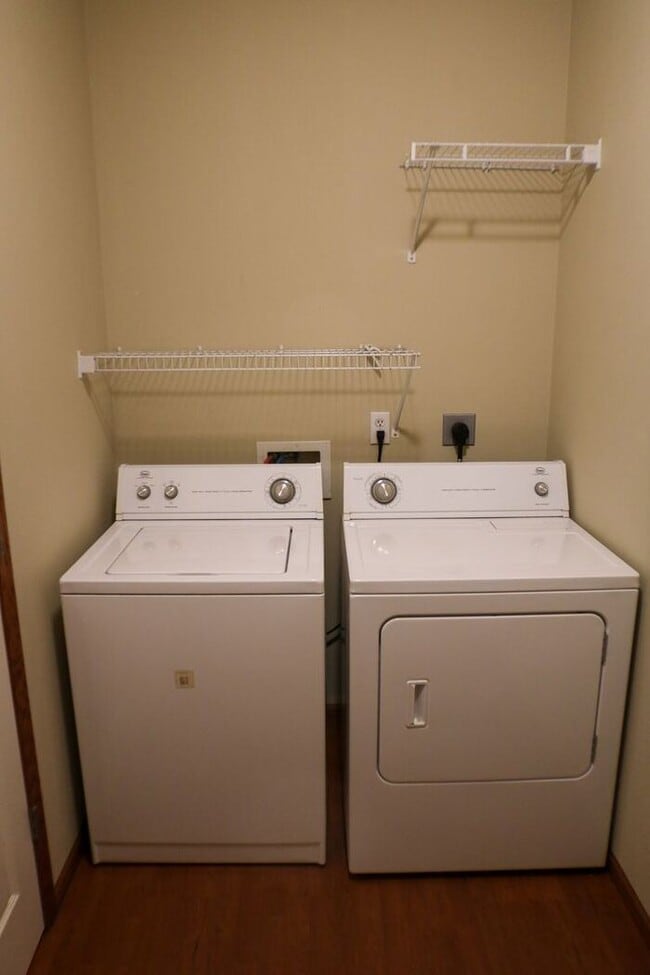 Building Photo - $2,695 | 4 Bedroom, 3.5 Bathroom Multi Flo...