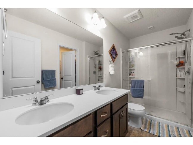 Building Photo - 775 Roselyn Dr