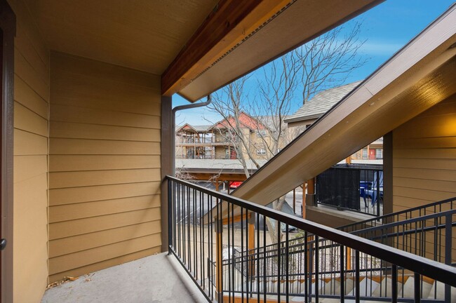 Building Photo - 2 Bed 2 Bath Condo - Near Shopping!