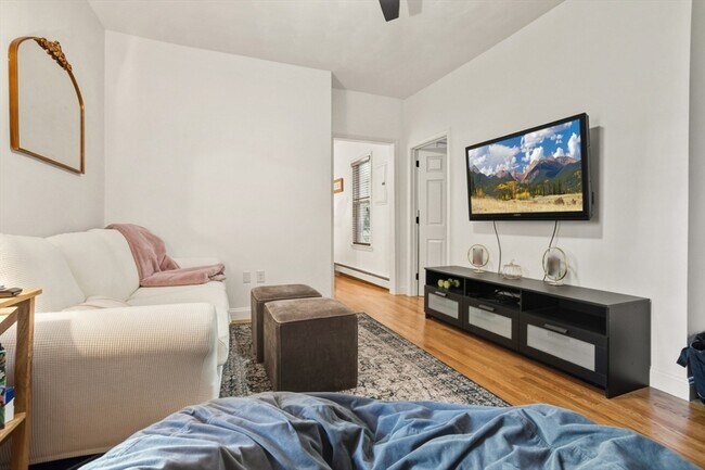 Building Photo - 171 Brooks St