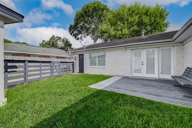 Building Photo - 5439 Lymbar Dr