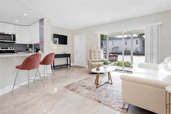 Building Photo - 7527 S Oriole Blvd