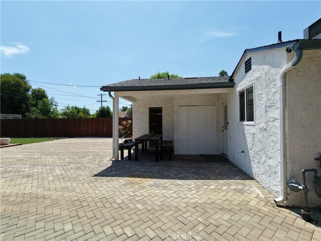 Building Photo - 6928 Lubao Ave