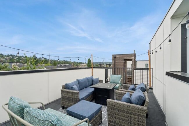 Building Photo - 2 bedroom in Seattle WA 98107