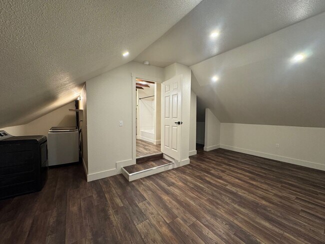 Building Photo - 1627 Pine St