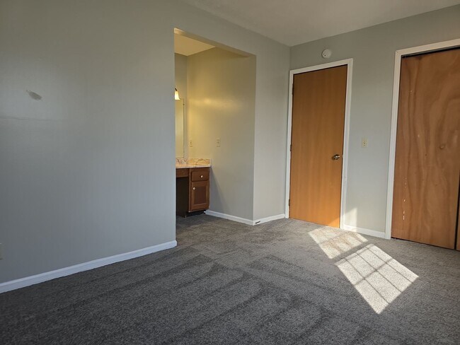 Building Photo - Lynnwood Apartments