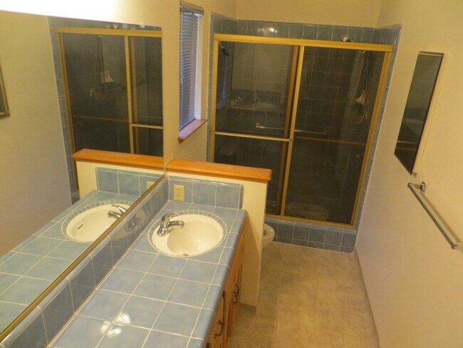 Building Photo - North Fresno Home, 3BR/2BA, Built 1989 - Lots of Amenities!