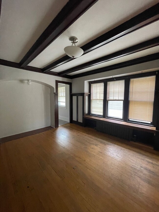 Building Photo - 2934 -36 N Farwell Ave