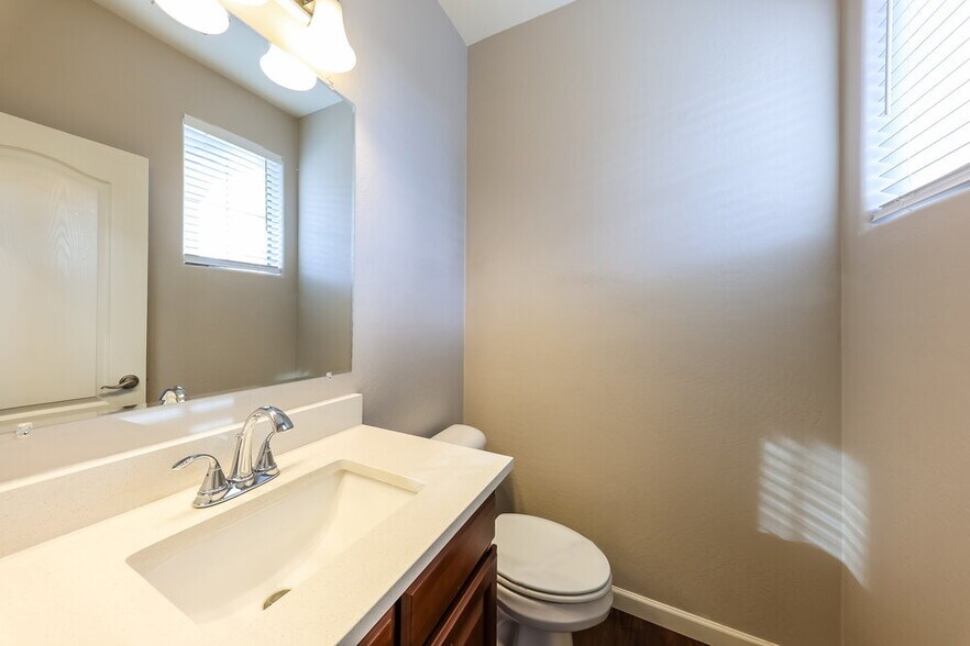 Building Photo - 11466 W St John Rd