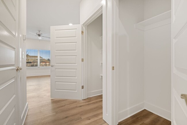 Building Photo - The Chateau at Been Road Villas 3 Bed, 2.5 Bath