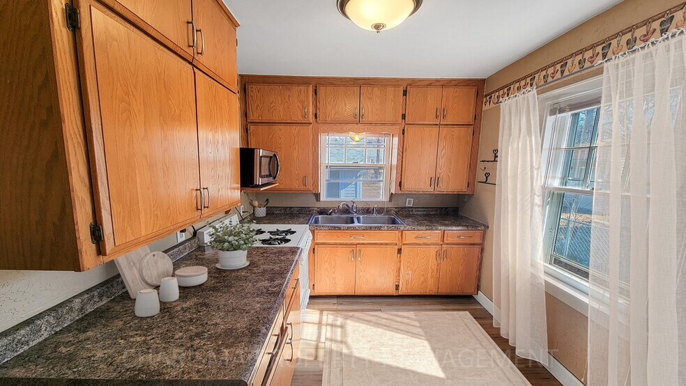 Building Photo - 700 S Hawthorne Ave