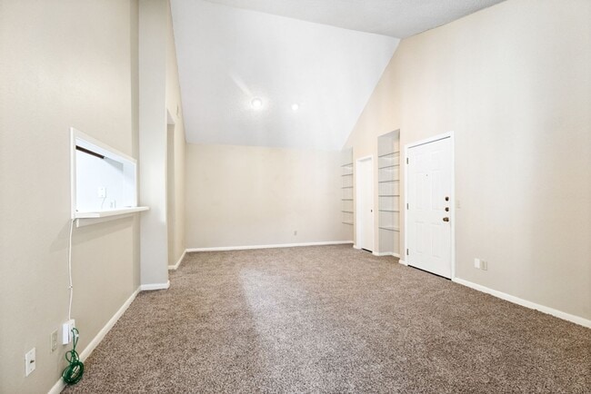 Building Photo - 2255 Thousand Oaks Dr
