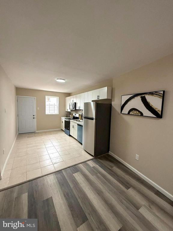 Building Photo - 1026 E North Ave