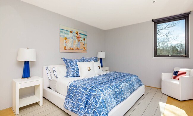 Building Photo - 247 Kings Point Rd