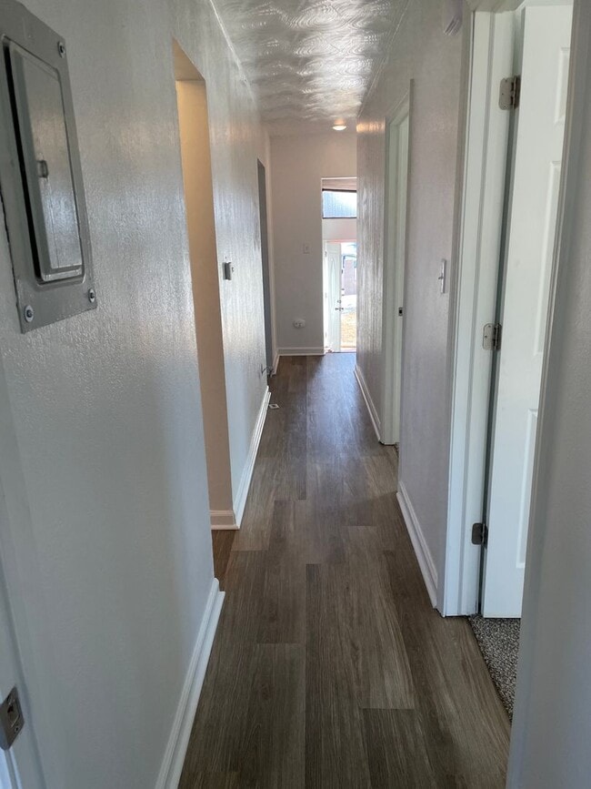 Building Photo - Updated 3 Bed, 1 Bath Upper Unit in Greeley!