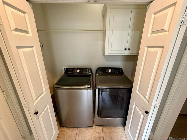 Building Photo - 10408 Springtree Ave