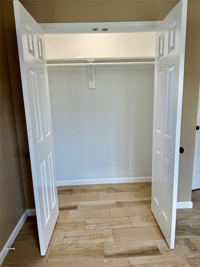 Building Photo - 7225 Hummingbird Ln