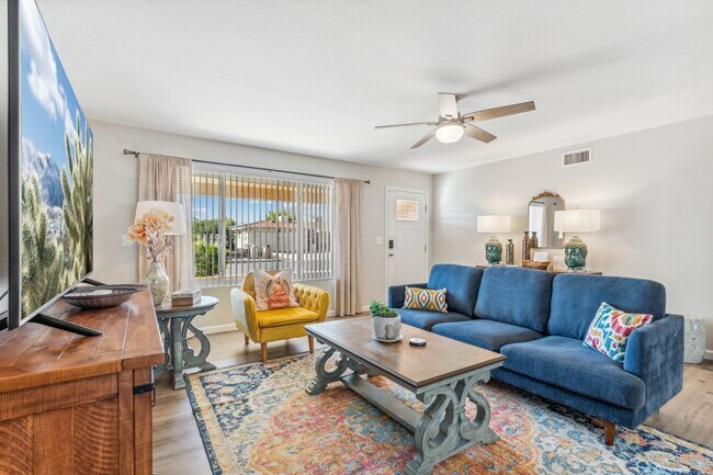Building Photo - Updated Mesa Home w/ Community Pool/Spa & ...
