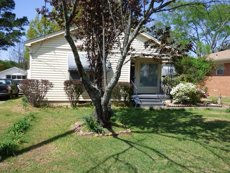 Building Photo - 116 Phillips St