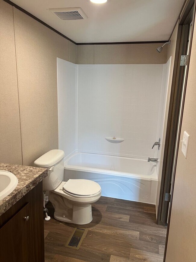 Building Photo - Brand New! Move In Ready & Close to Downto...