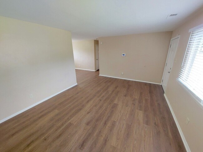 Building Photo - Beautiful 3-Bedroom Home with Spacious Yard in Princess Anne Plaza