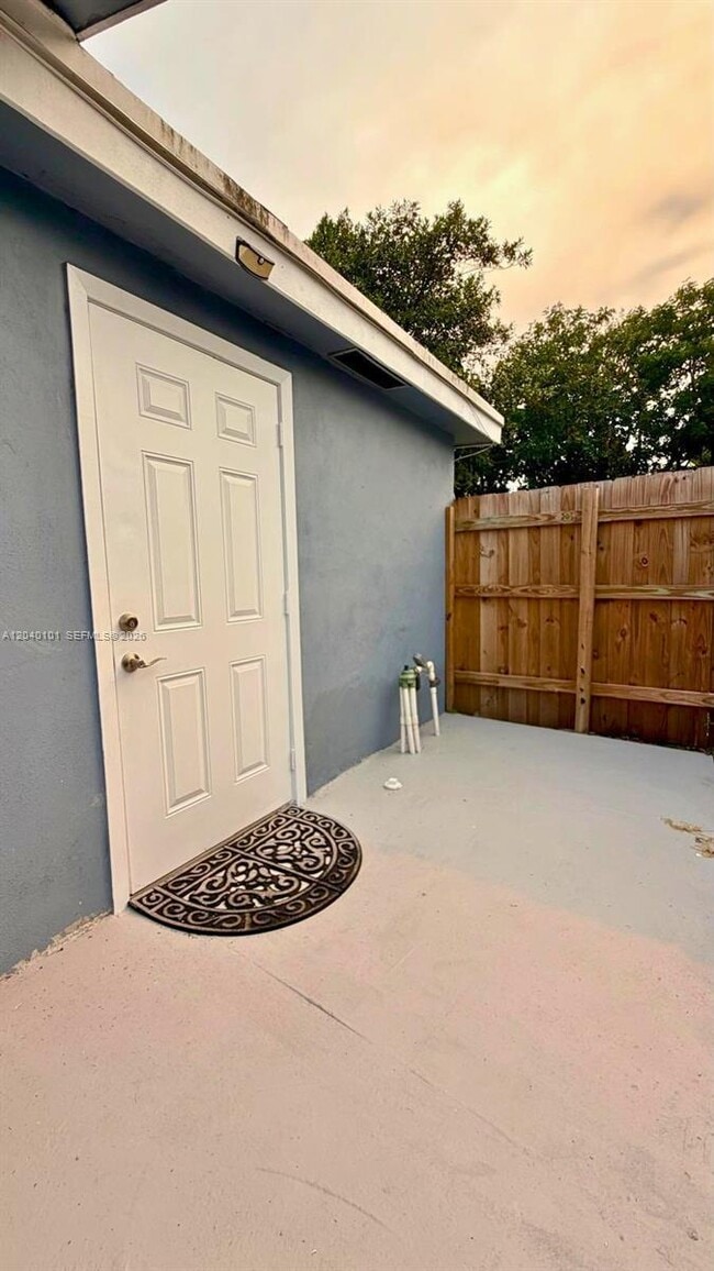 Building Photo - 2255 SW 33rd Ave