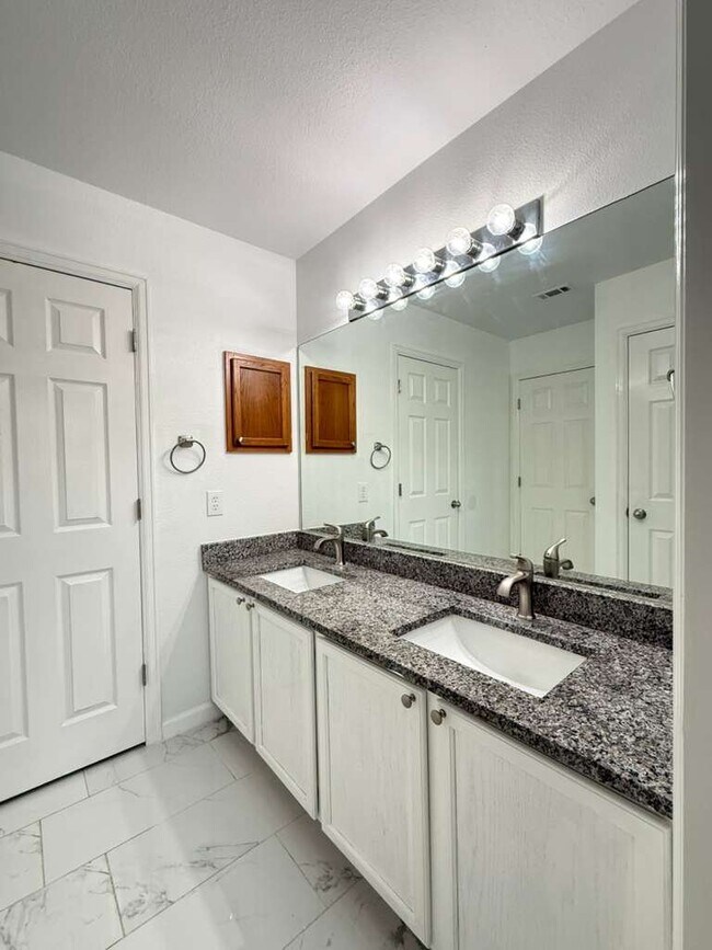 Building Photo - 13313 Bristow Dawn