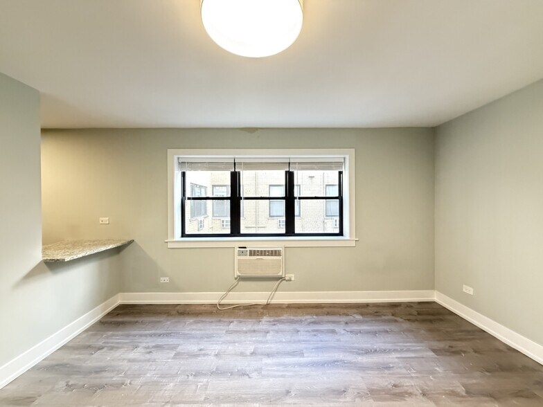 Building Photo - 503 W Barry Ave